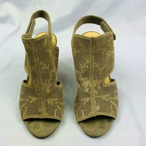 Vince Camuto open toe block heel 5M/ 35